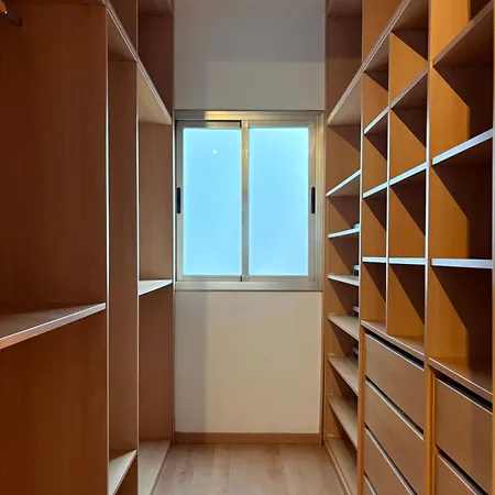 3bedroom Flat, 2 Bath In Plaza De La Feria *