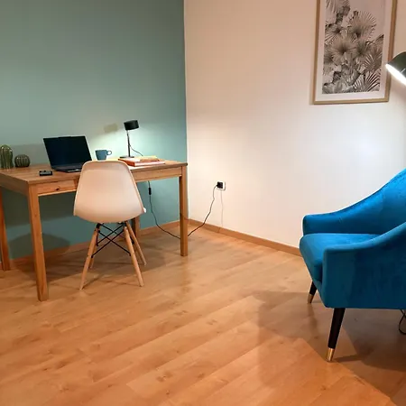 3bedroom Flat, 2 Bath In Plaza De La Feria *